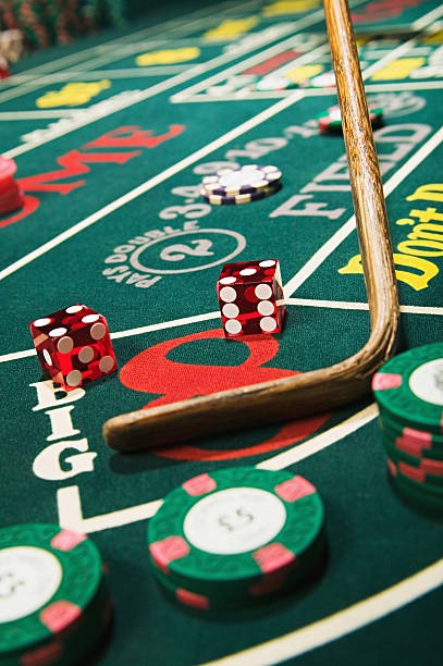 Multi-camera view of French Roulette wheel and dealer on hrctoto